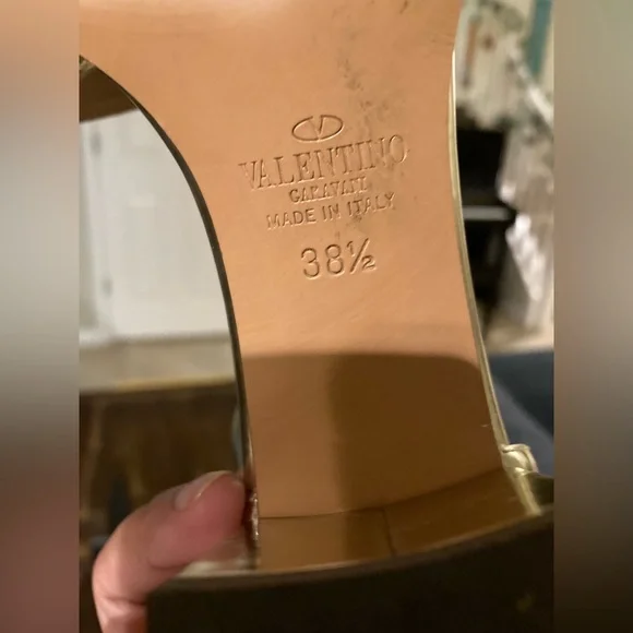 Valentino Garavani Nappa rockstud block heel slingback sandals in gold. - Picture 11 of 12